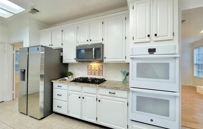 Building Photo - 8 Greentwig Pl