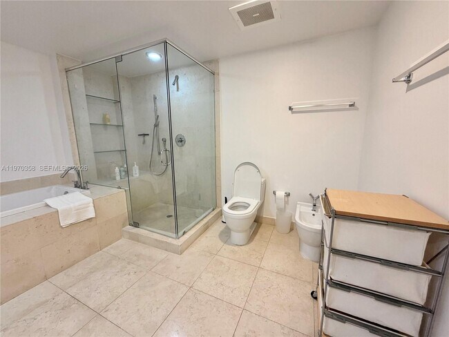 Building Photo - 465 Brickell Ave