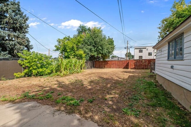 Building Photo - Updated 3-Bedroom, 2-Bath Home in the Heart of Englewood - Available Now!