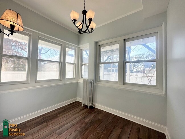 Building Photo - Gorgeous 3 Bedroom Main Level Duplex Unit