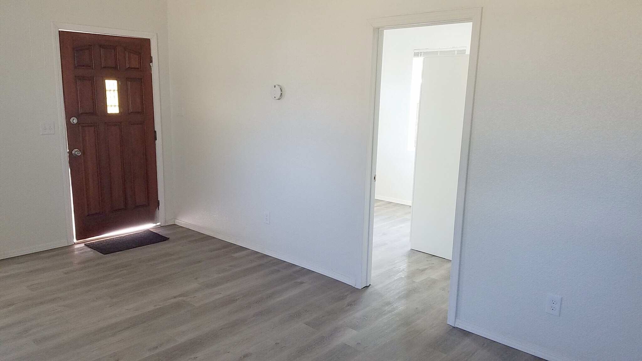 Building Photo - 1120 W 6th St