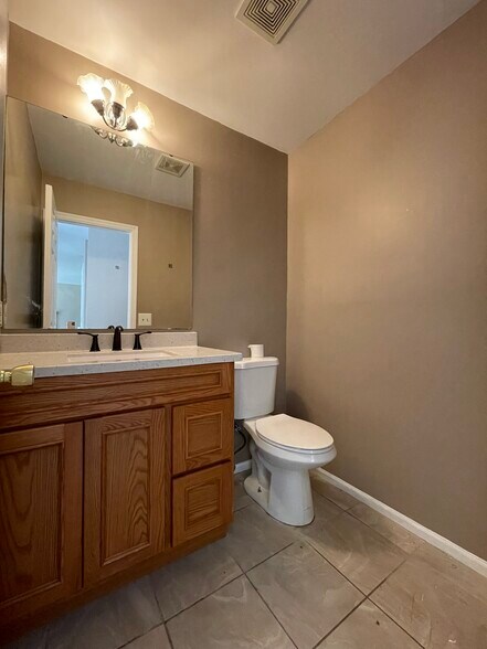 Building Photo - 636 Canary Estates Dr