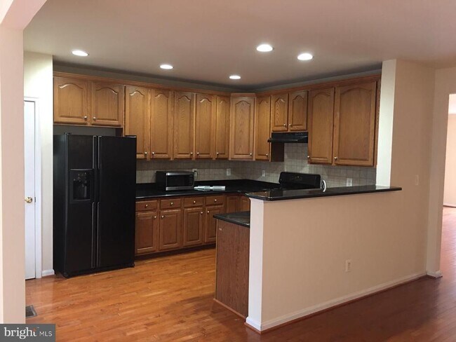 Building Photo - 24656 Kings Canyon Square