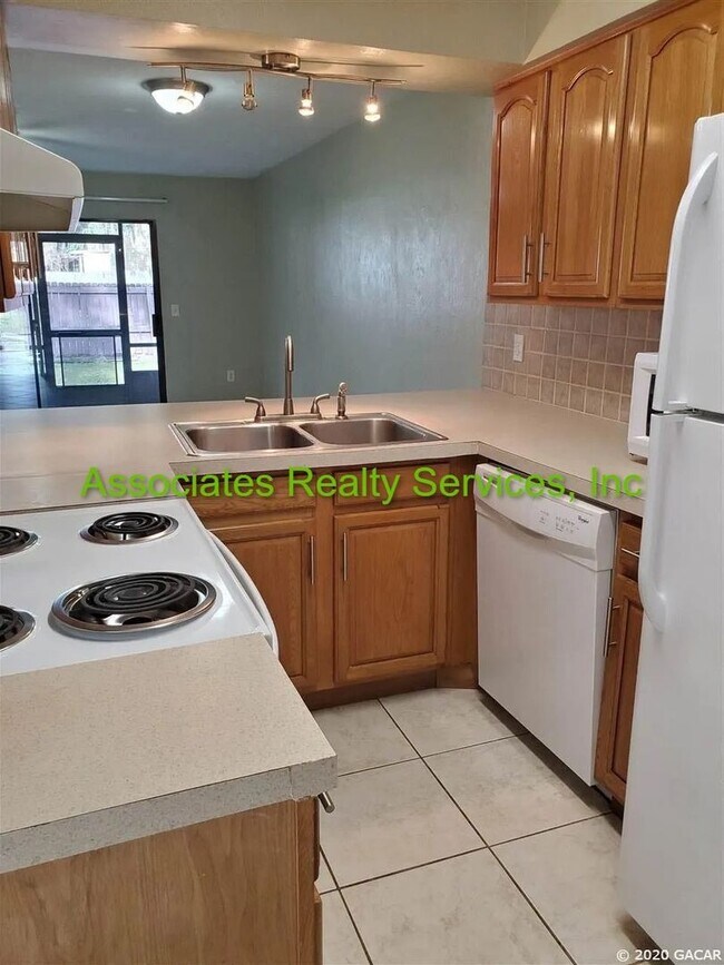 Building Photo - 2bed/1.5bath Condo in SW Gainesville minutes from UF, Shands & More!