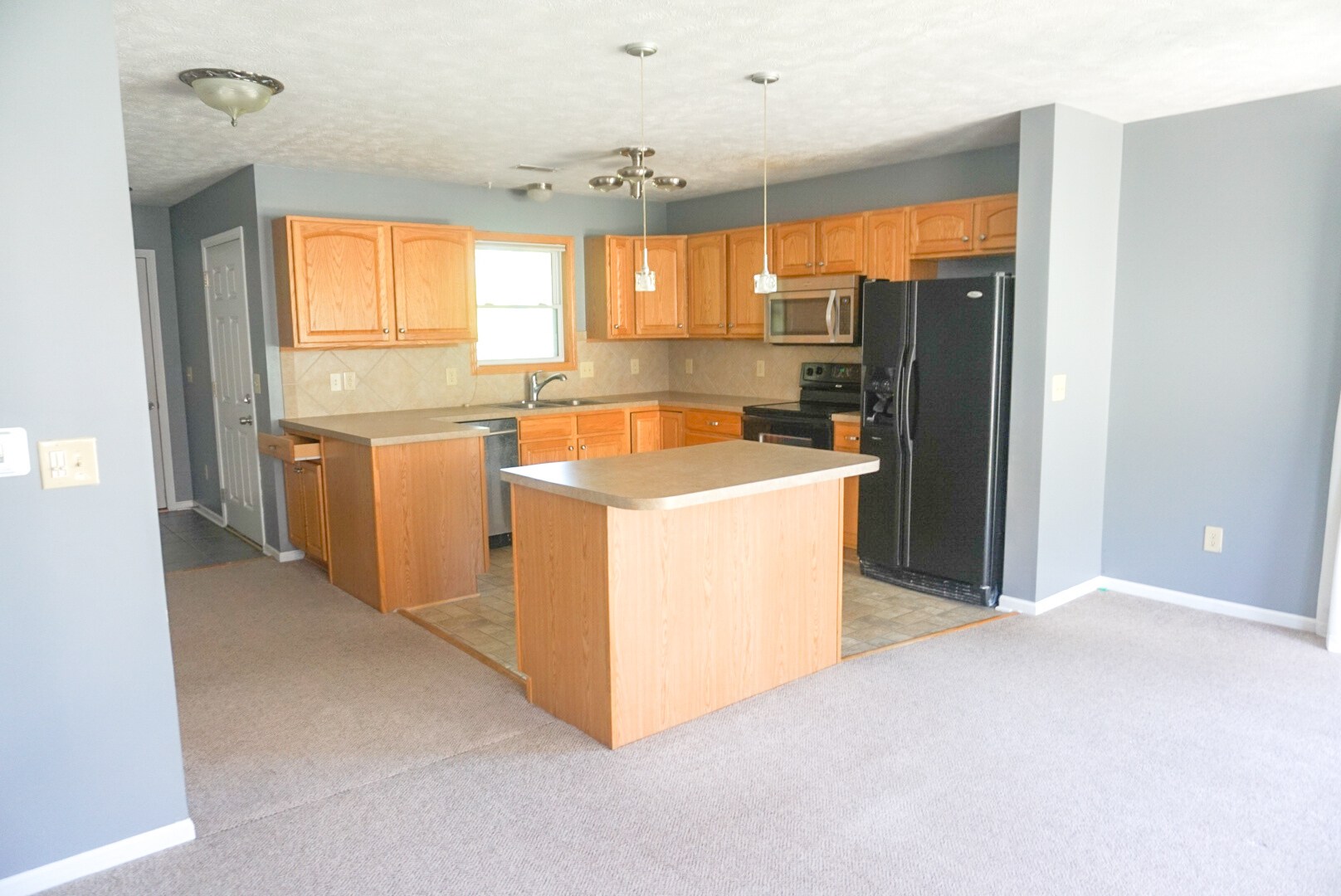 Building Photo - 3633 McLaughlin Dr