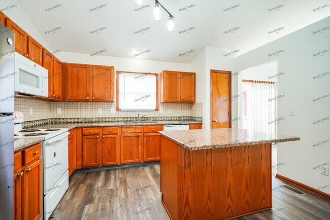 Building Photo - 7981 Eurogrey Ct