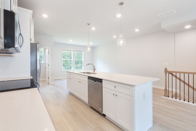 Building Photo - Newly Constructed 4bd/3.5ba Minutes From Airport and Under 2 Mi. From Downtown Hapeville!