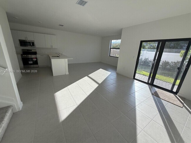 Building Photo - 4957 Oakmont Dr
