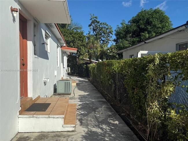 Building Photo - 233 NW 45th Ave