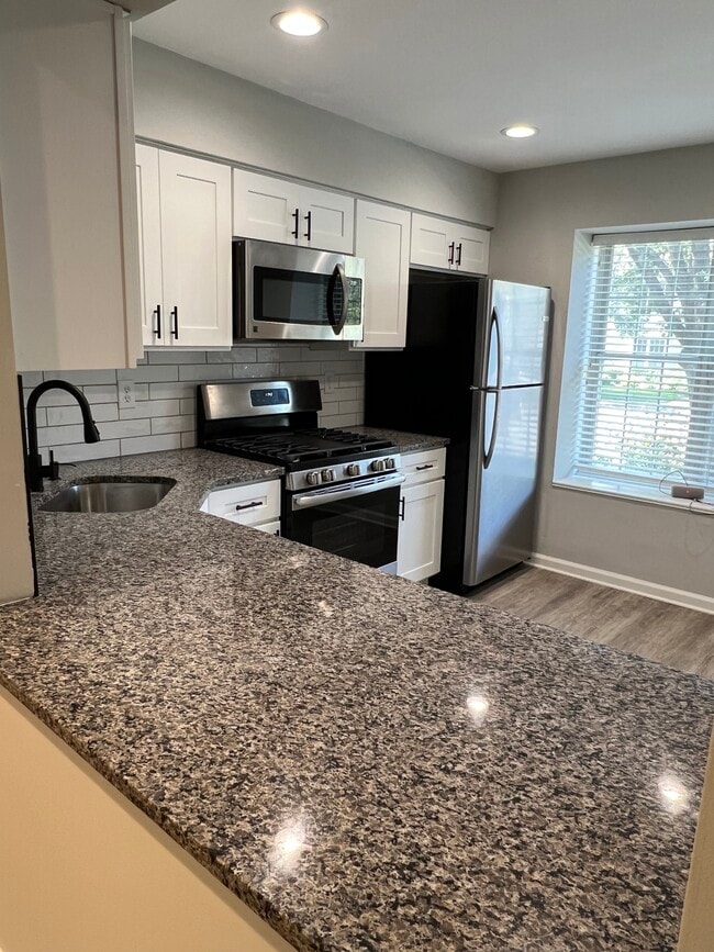 Building Photo - 302 Fountain Hall Ct