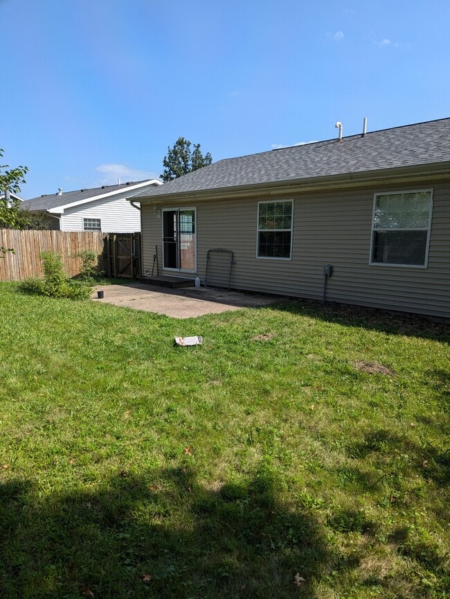 Building Photo - 2306 E Delaware Ave