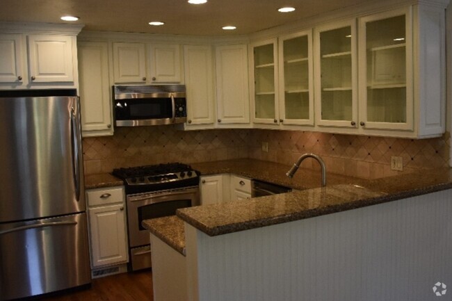 Updated main level kitchen - 13761 S Fort St