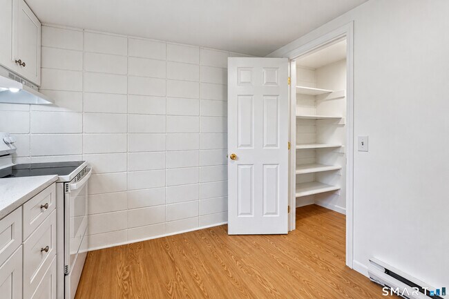 Building Photo - 19 Denlar Dr