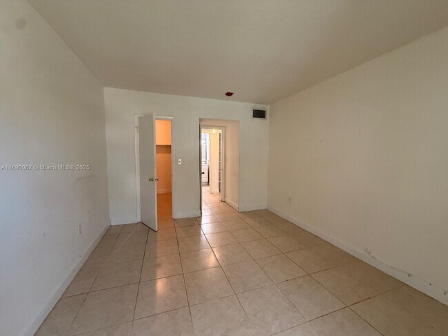 Building Photo - 13890 SW 90th Ave
