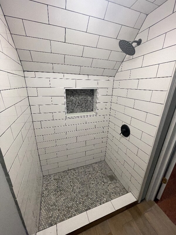 Building Photo - 595 William St