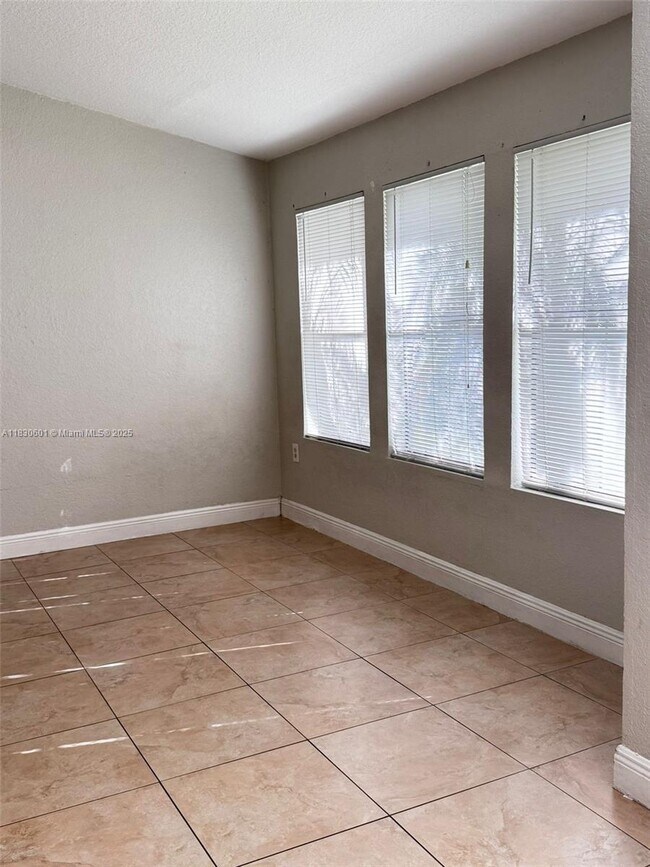 Building Photo - 10441 SW 155th Ct