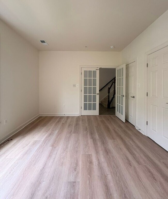 Building Photo - 121 Autumn View Dr