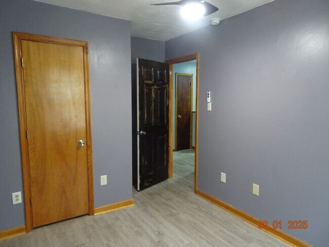 Building Photo - 3 Bedroom, 1.5 Bath Duplex in Hampton for ...