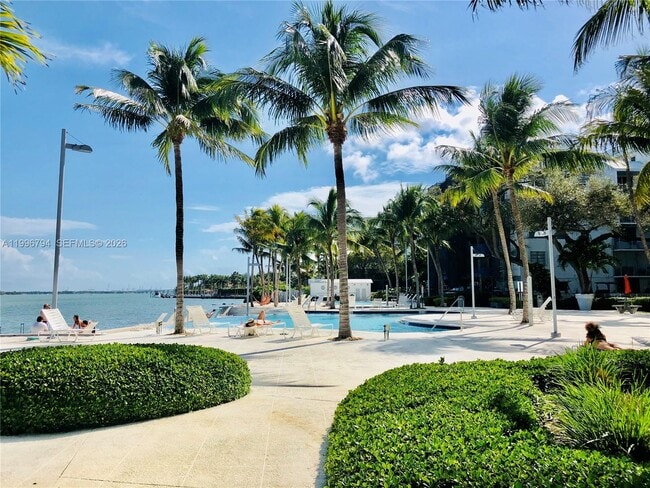 Building Photo - 650 NE 64th St