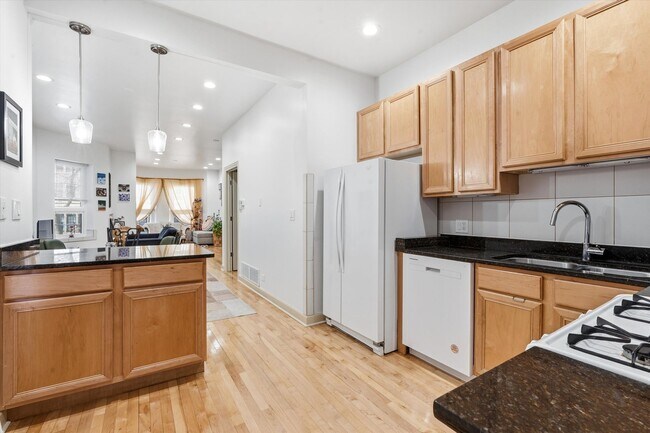 Building Photo - 5739 N Winthrop Ave