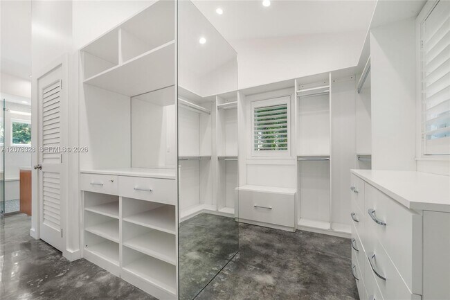 Building Photo - 100 Sarto Ave