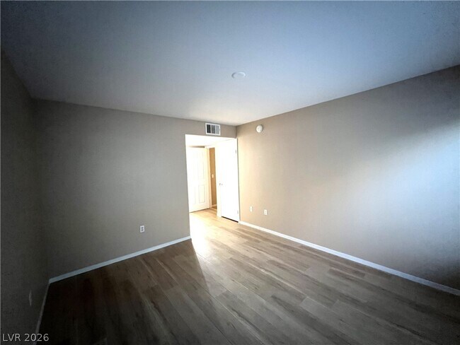Building Photo - 5710 E Tropicana Ave