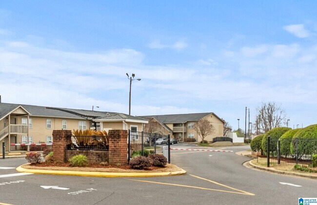 Building Photo - 120 15th St E