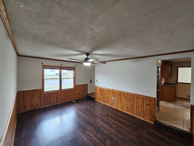 Building Photo - 621 William St