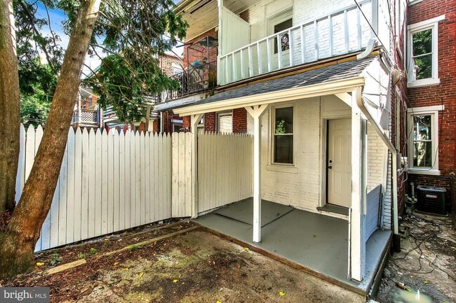 Building Photo - Spacious 3 Bedroom, 1 Bath Home in Harrisburg, Pa!