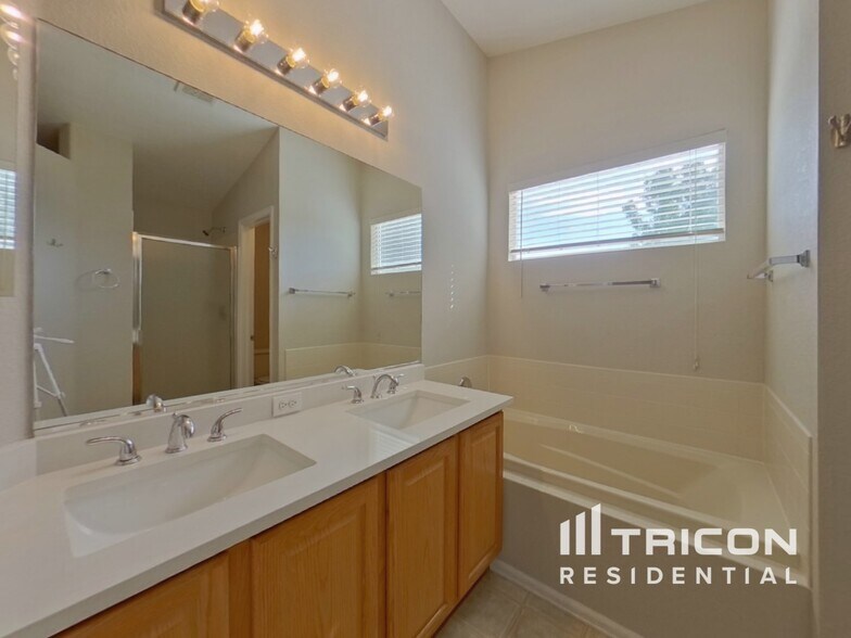 Building Photo - 12606 S Sopris Creek Dr