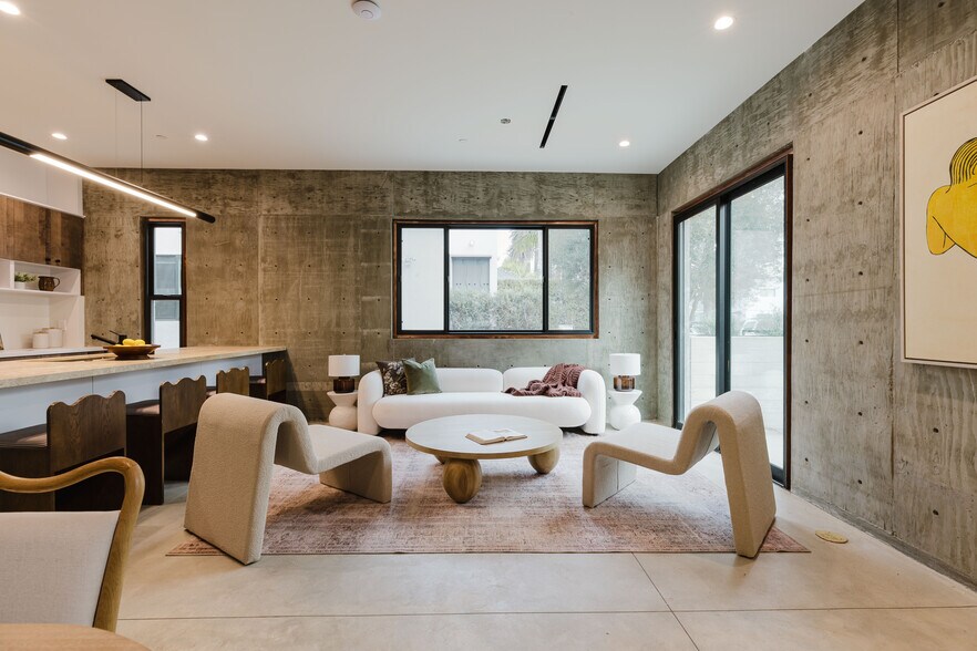 Building Photo - 2855 S Sycamore Ave