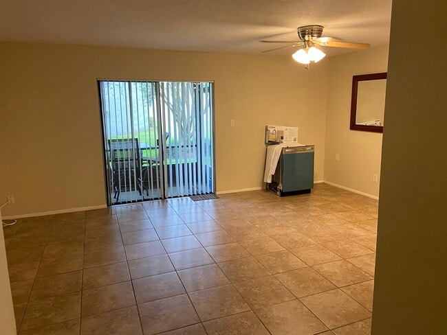 Great Room - 171 Springwood Cir