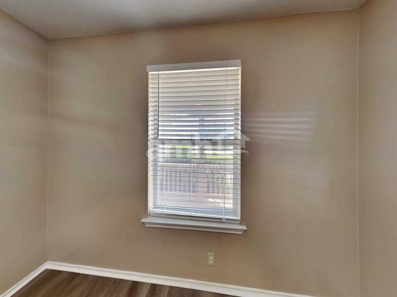 Building Photo - 255 Challenger