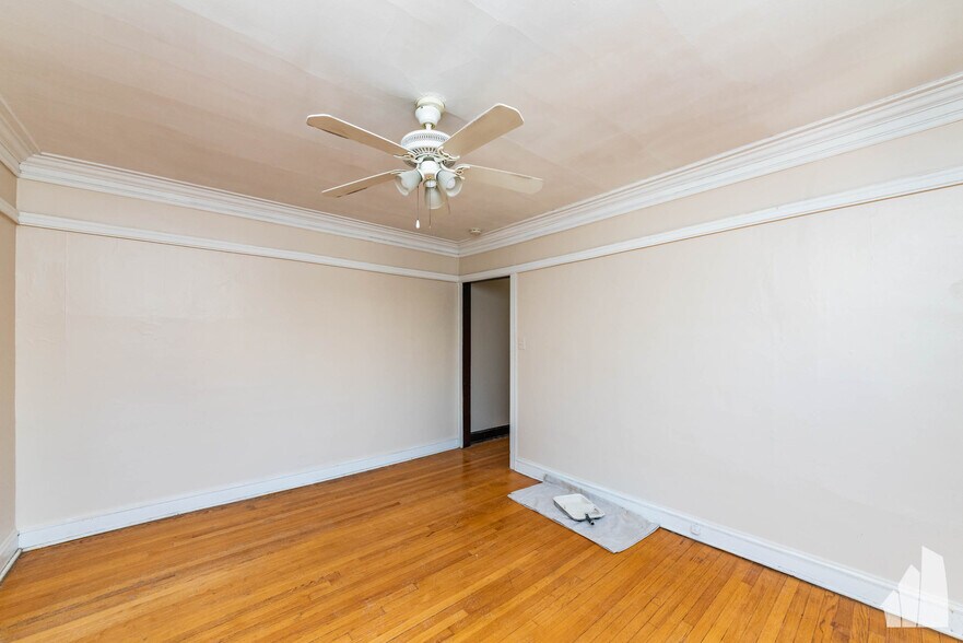 Building Photo - 4455 N Artesian Ave