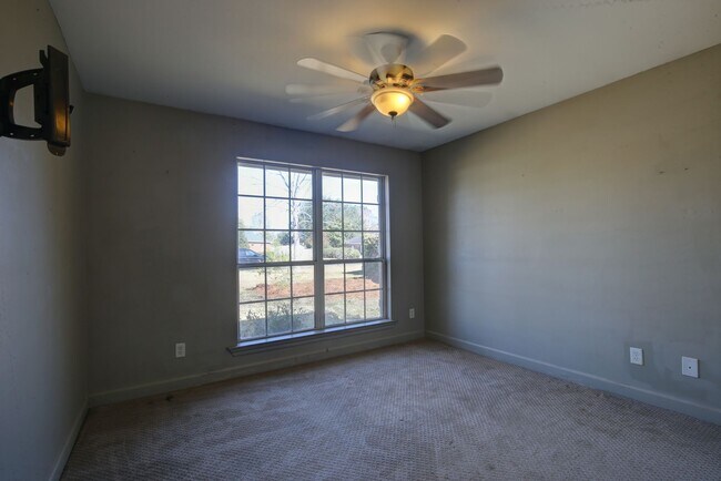 Building Photo - Hawthorne Glenn Fairhope!