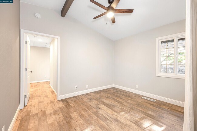 Building Photo - 1371 Juanita Dr