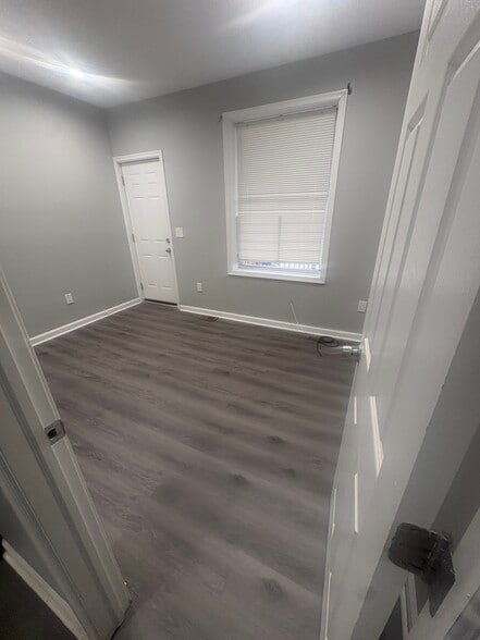 Building Photo - 619 E 29th St