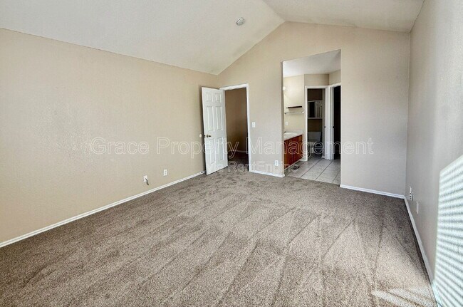 Building Photo - 2830 Calkins Pl