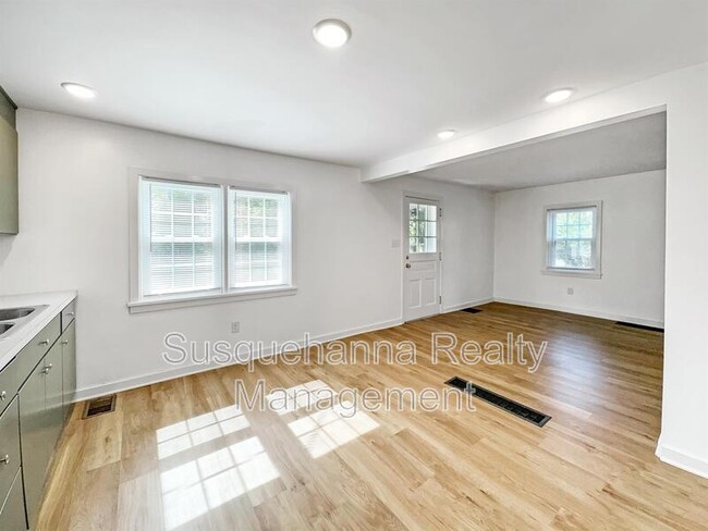 Building Photo - 169 Engle Ln