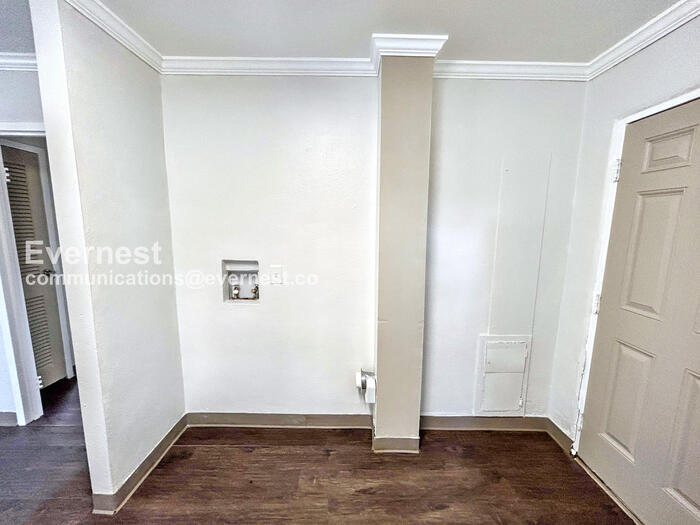 Building Photo - 431 Annie St