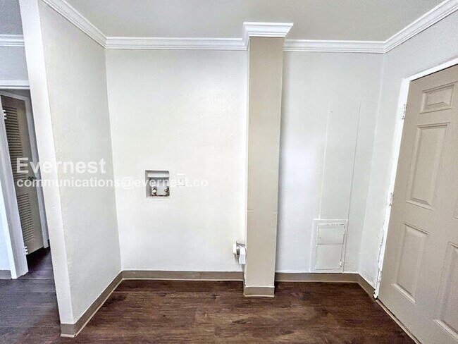 Building Photo - 431 Annie St