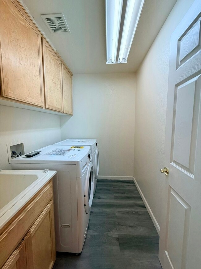 Building Photo - 2726 Marshall Ct