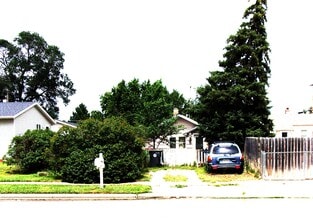 Building Photo - 624 E Madison St