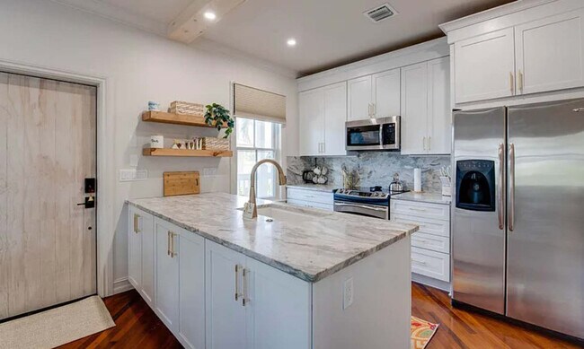 Building Photo - 120 Angela St