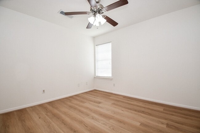 Building Photo - 11615 Trailmont Dr