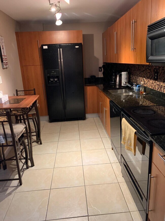 Building Photo - 3000 S Ocean Dr