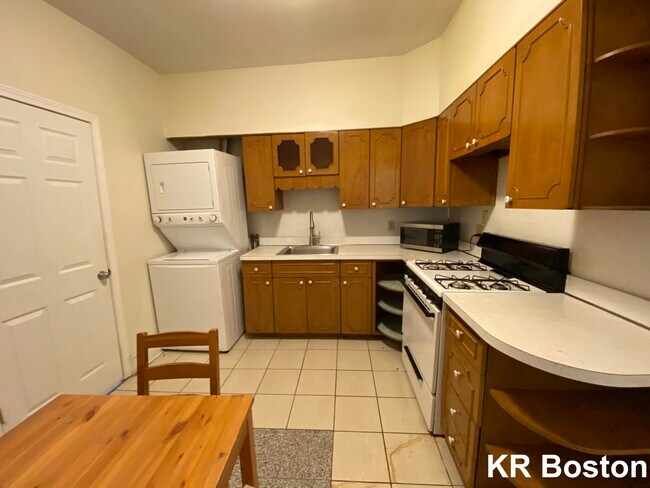 Building Photo - 1002 Beacon St