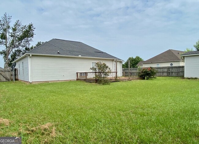 Building Photo - 105 Luster Ct