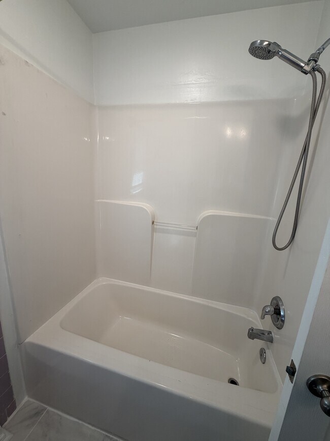 Building Photo - 347 Cedar Dr