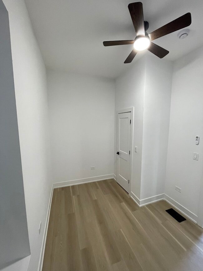 Building Photo - 5531 S May St